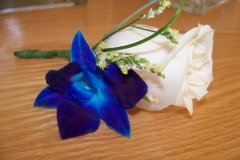 Dendrobium and cream rose bouquet blanc