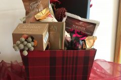 Holiday-plaid-gift-basket