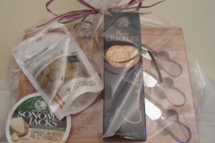 Bamboo-cheese-cutting-board-with-set-of-3-cheese-serving-utensils.