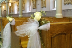 church-pew-roses-Le-Bouquet-Blanc-e1470936186874