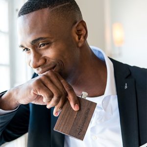 tRustic Wood Veneer Flask - Engraved Vertical Groomsman Text